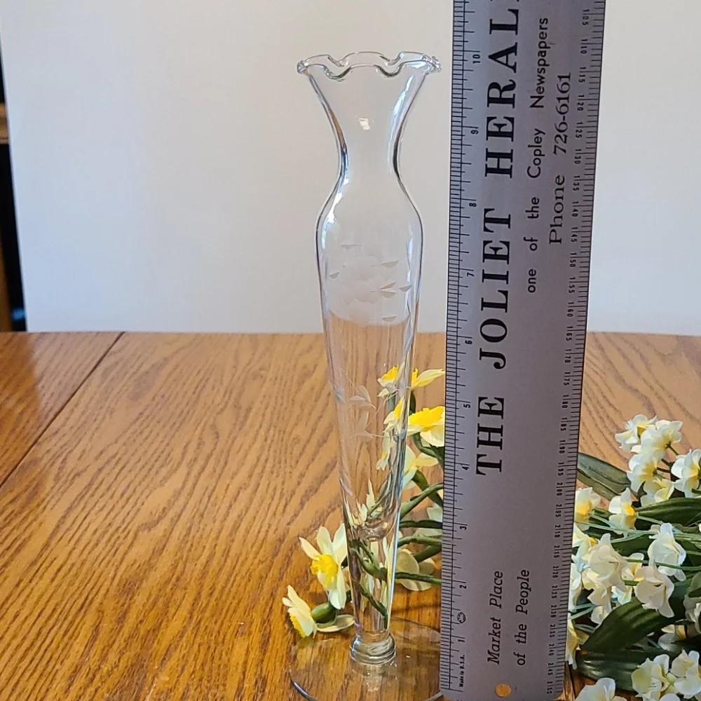 Princess House Heritage Bud Vase - Picture 4 of 5